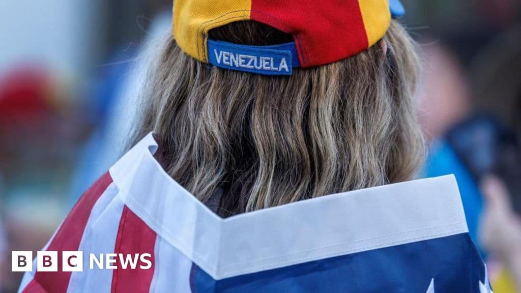 A gritty, satirical oil painting of a map of Venezuela being used as a messy dinner plate for two caricatured figures—one in a suit with a red tie and one in a military tracksuit—both struggling to use a single golden fork while the background shows a dark, endless quagmire of clocks with no hands.