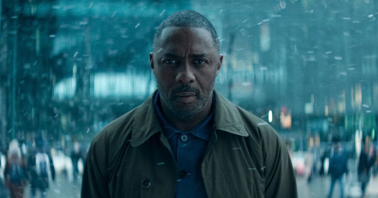 A hyper-realistic, cynical digital art piece showing a human head being replaced by a glowing, translucent Apple logo. Inside the logo, miniature scenes of frantic TV actors and high-gloss newsrooms are playing in a chaotic loop. The background is a sterile, dark gray tech-minimalist living room. The lighting is cold and clinical, casting long, sharp shadows.