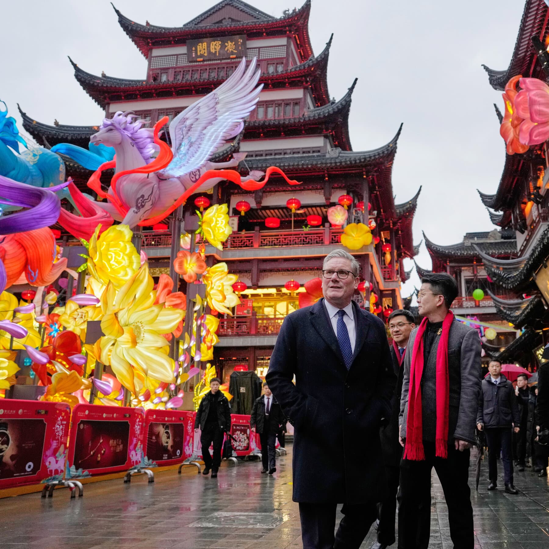 A dimly lit, smoky poker room. In the foreground, a chaotic, disheveled man wearing a red, white, and blue Uncle Sam hat is angrily flipping a table, spilling drinks and cards everywhere. In the background, a calm, shadowy figure in a suit sits at a perfectly organized table, stacking a massive pile of poker chips while other smaller figures nervously pull their chairs toward him. The style should be gritty, satirical caricature art.