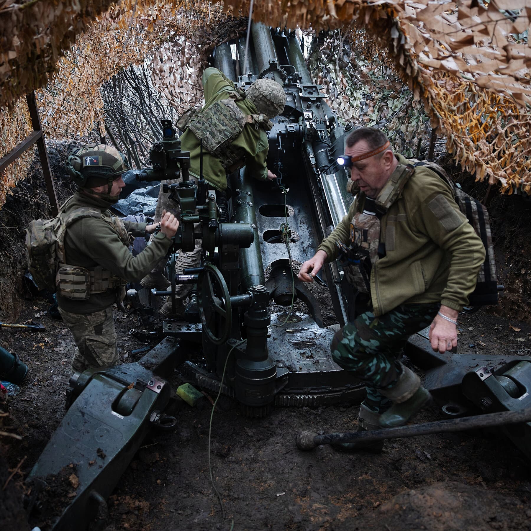 A hyper-realistic, cynical editorial illustration showing a lavish, empty conference table with nameplates for Russia, USA, and Ukraine. The chairs are empty. On the table, an ornate antique clock is melting like a Dali painting, dripping onto the polished wood. In the background, through a heavy velvet curtain, a chaotic, gray storm is visible, contrasting with the warm, stagnant interior. The lighting is dim and moody.