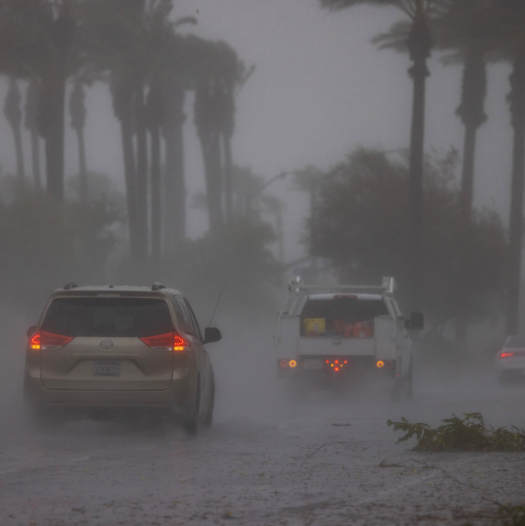 A satirical, high-contrast illustration of a chaotic weather map over the Americas. The map is filled with confusing red and blue swirls representing El Niño and La Niña. In the foreground, tiny, frantic figures in business suits are looking at the sky in confusion, while a giant, indifferent sun wears sunglasses. The style should be gritty and slightly surreal, capturing the absurdity of bureaucracy versus nature.