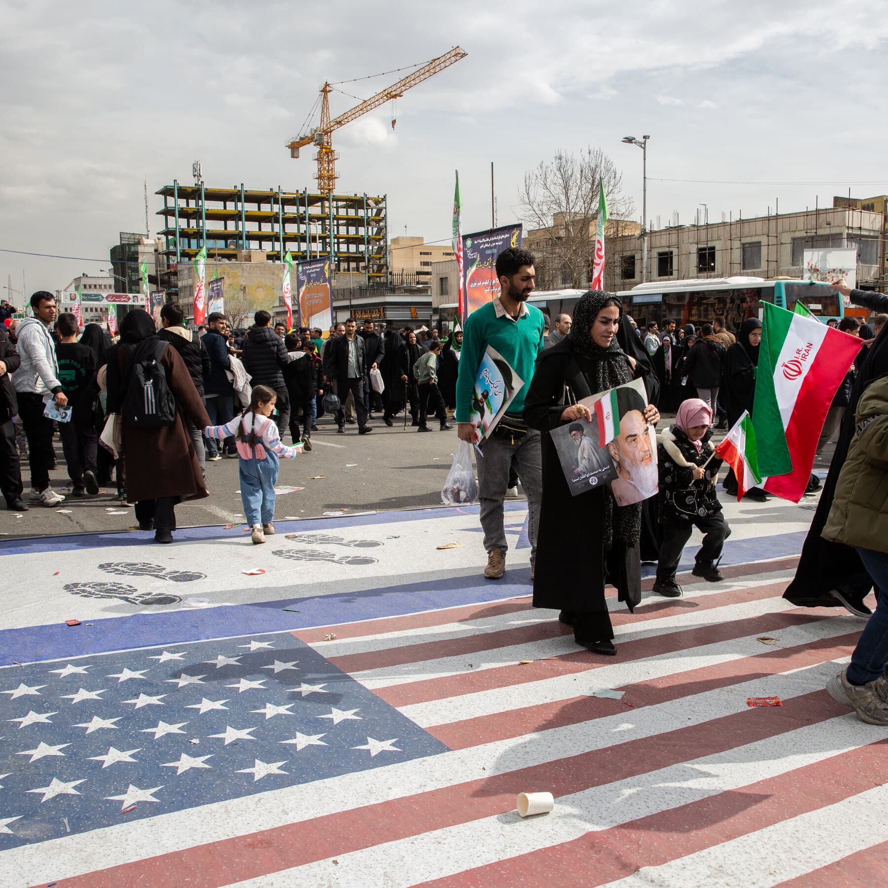 A highly satirical, dark editorial illustration showing a giant, slow-moving turtle wearing a military helmet and carrying a massive missile on its back, crawling across a map of the Middle East. In the background, a chaotic figure in a suit is screaming into a megaphone that is not plugged in. The style should be gritty and cynical, like a political cartoon from a dystopian newspaper. Muted colors, dark shadows.