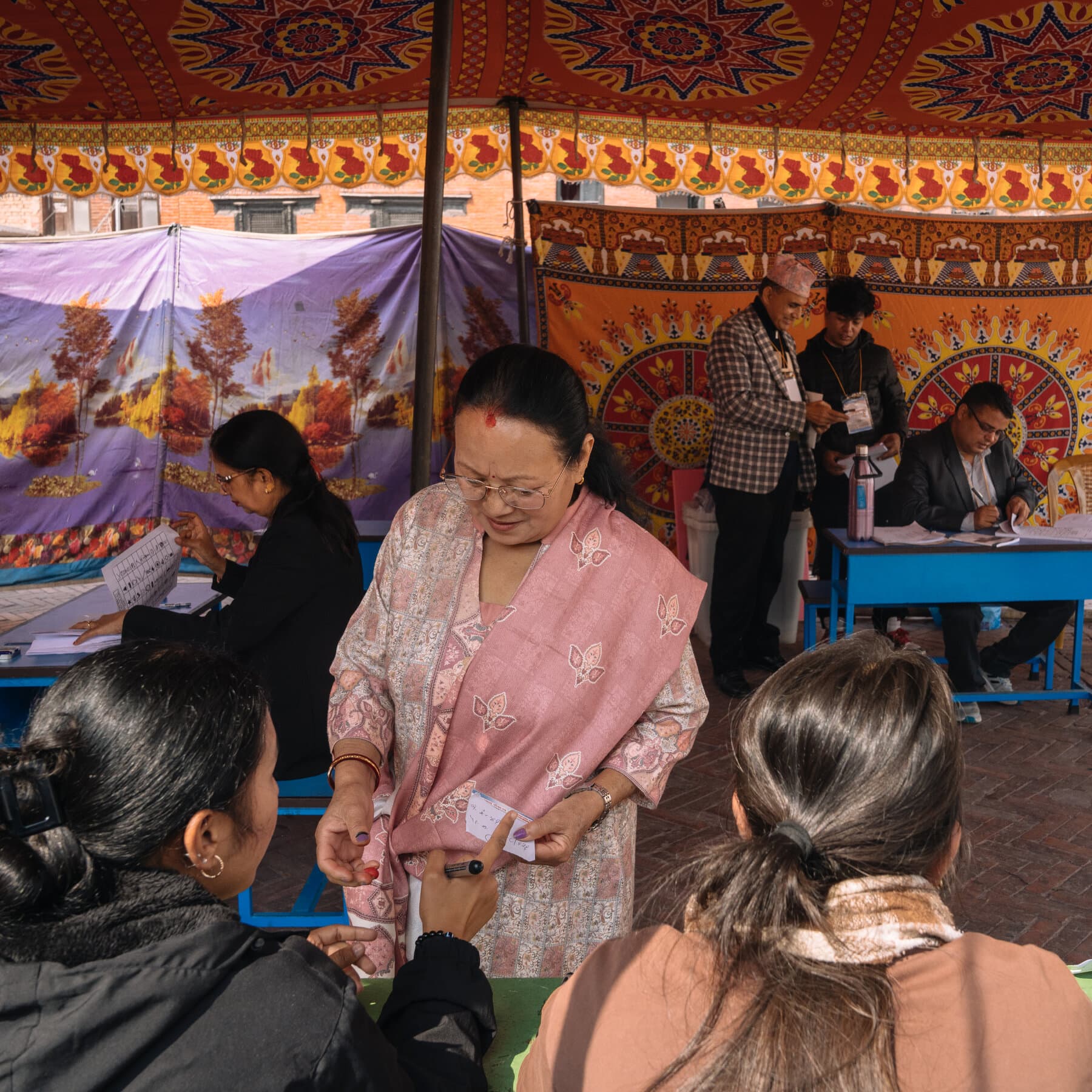 A gritty, high-contrast black and white illustration of a microphone stand standing alone in the center of a chaotic parliament floor. The floor is covered in confetti and old shredded paper. In the shadows, faceless figures in suits watch from the edges. The lighting is harsh, creating deep shadows, noir style.