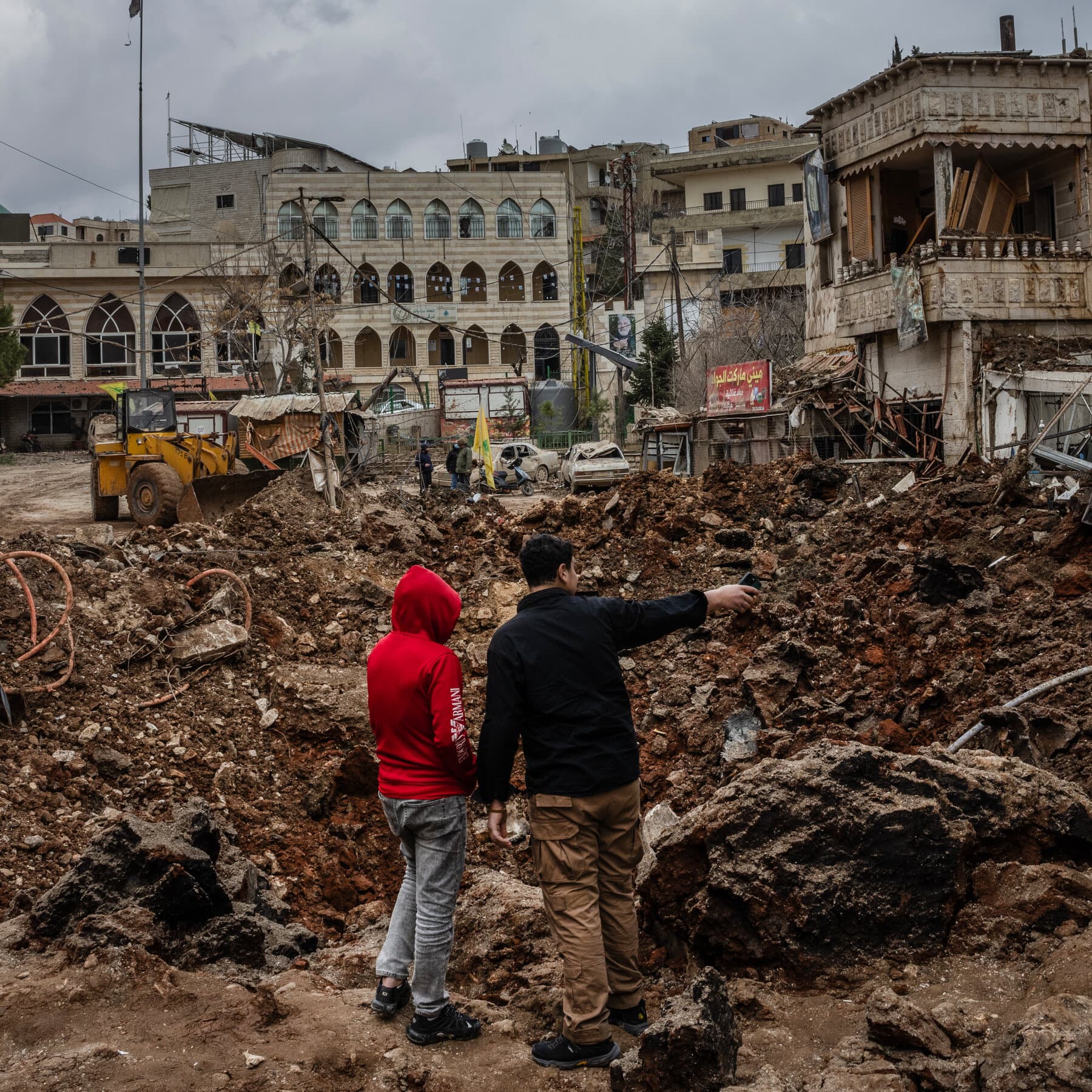 A conceptual illustration of a stage play where a politician in a suit is accepting a trophy for peace, while in the background, behind a curtain, chaotic explosions and missiles are visible in a dark sky. The style should be gritty, satirical, and slightly surreal.
